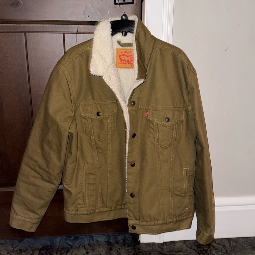 Never wear it. Worn once. Perfect condition